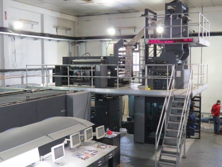 Rotativa Goss Sunday 2000, ideal para la impresión de revistas y folletos de alta paginación.