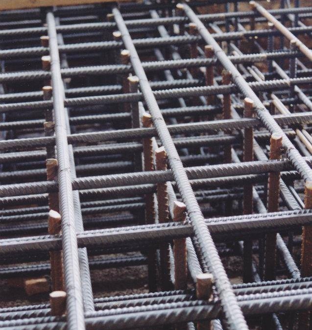 Armadura o ferralla para la bancada de hormigón armado de la rotativa.